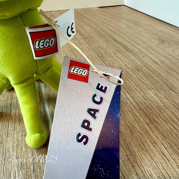 LEGO Slurpie Alien Plush Green  - LEGO x Target Plush Space Toy - Picture 12 of 13